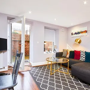 Treasure - Sleeps 4 - Lower Ground Floor Apartment
